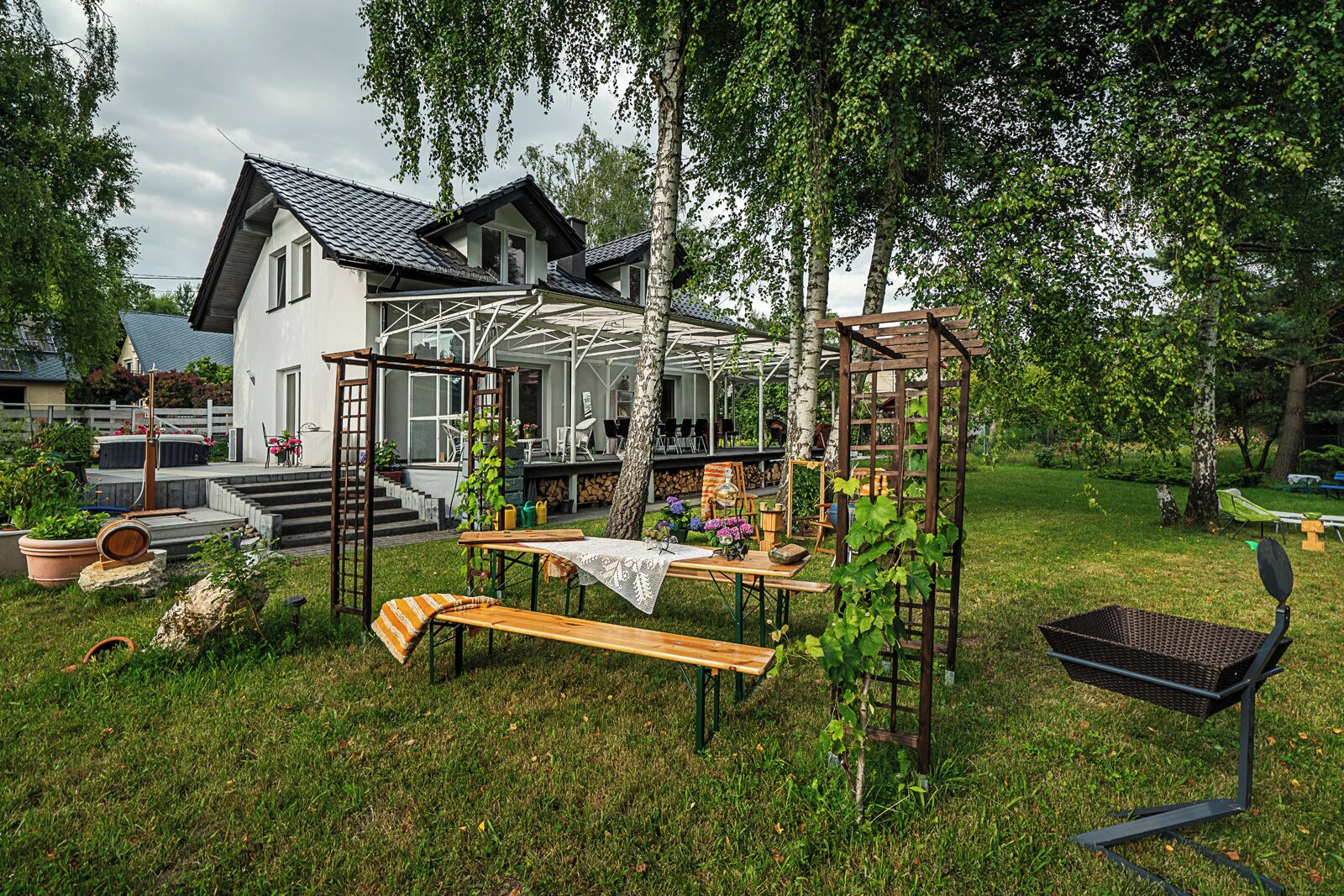 Outdoor dining
