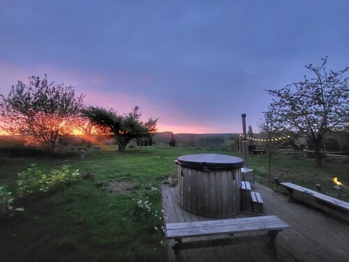 Large family home with hottub, large garden and playroom