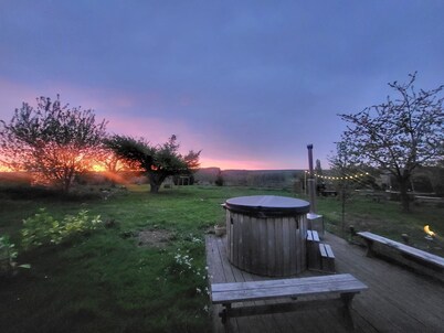 Large family home with hottub, large garden and playroom