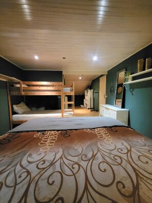 Iron/ironing board, WiFi, bed sheets - Vrbo Property (Parfondeval)