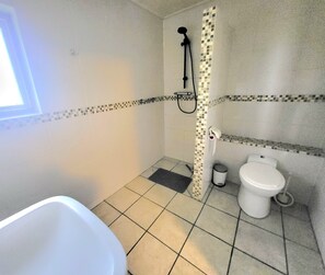 Hair dryer, towels - Vrbo Property (Parfondeval)
