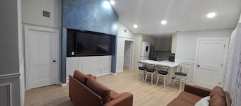 Elegant 3 bedroom, 2 full bathroom in Uniondale