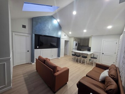 Elegant 3 bedroom, 2 full bathroom in Uniondale