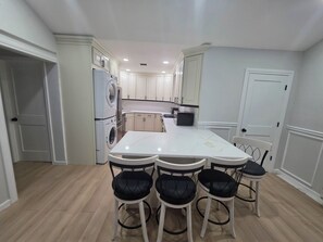 Interior - Elegant 3 bedroom, 2 full bathroom in Uniondale (Uniondale)