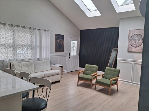 Elegant 3 bedroom, 2 full bathroom in Uniondale