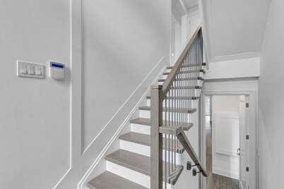 Adorable 1-bedroom in a 4bed house with AC in vibrant Toronto