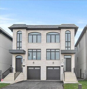 Unclassified image, 4 of 14, button - Adorable 3-bedroom unit with AC in vibrant Toronto (Toronto)