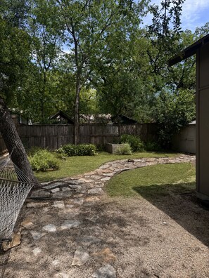 Property grounds - 3-bedroom 3-bathroom house on quiet street just minutes from downtown. (Austin)