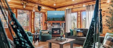 Smart TV, chimenea, videojuegos y futbolito