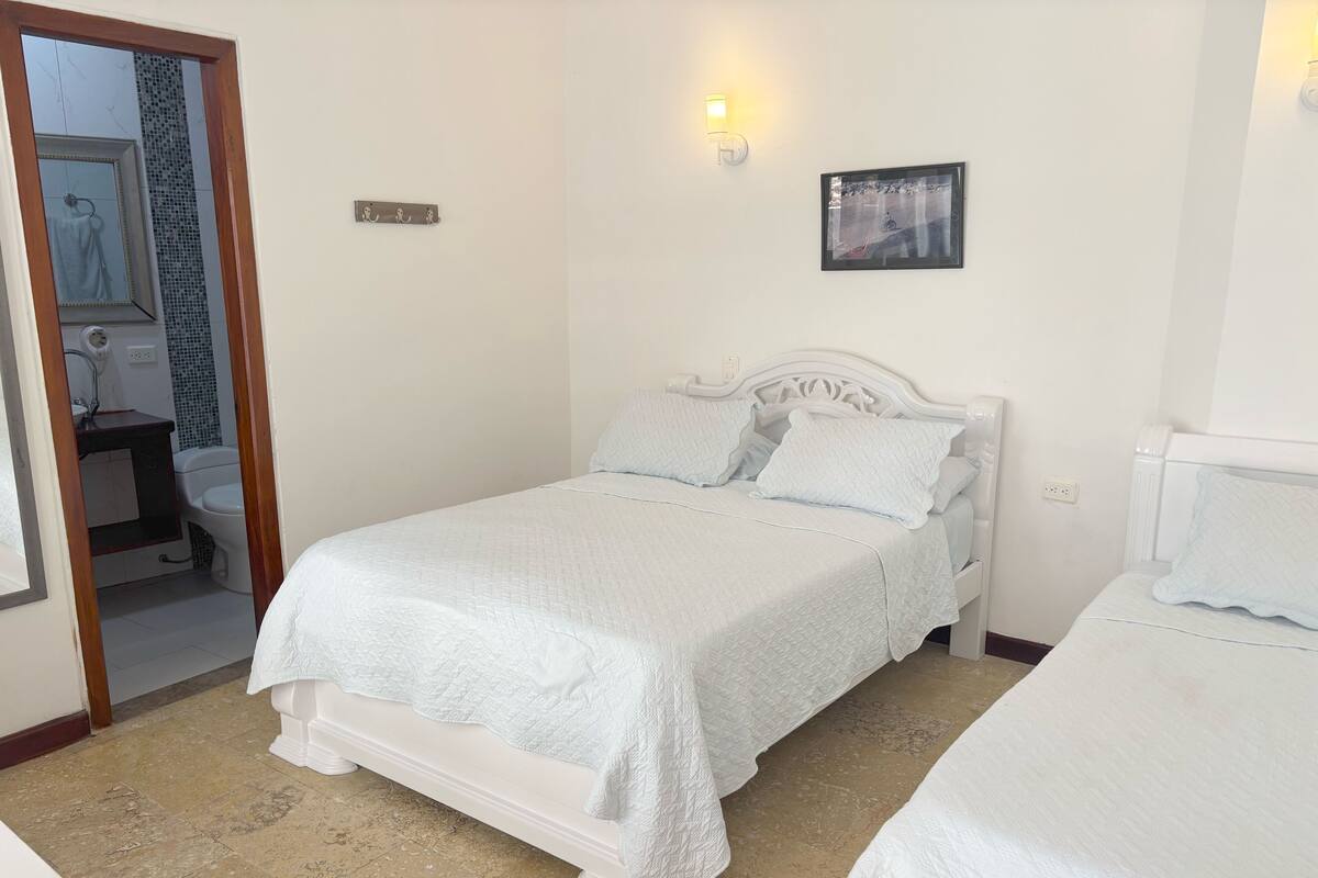 Triple Room | In-room safe, WiFi (free)