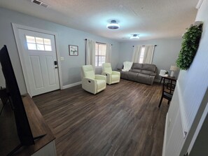 Smart TV, books, stereo - Padgett Peaceful Acres (Andalusia)