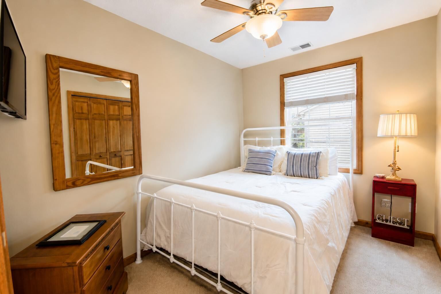 5 bedrooms, free WiFi, bed sheets