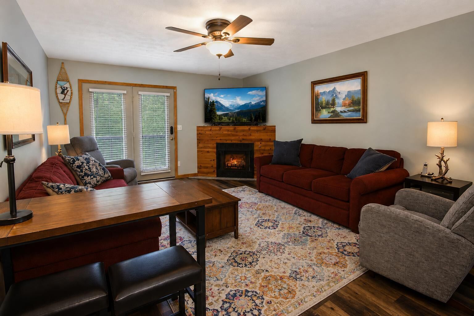 Smart TV, fireplace
