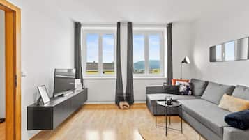 Family Apartment, 2 Bedrooms, Garden View | Living area