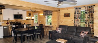Restored Vermont Cabin • Scenic Route 100 • Near Killington, Okemo & Woodstock