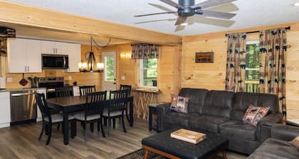 Restored Vermont Cabin • Scenic Route 100 • Near Killington, Okemo & Woodstock