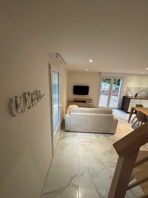 Smart TV - Vrbo Property (Le Vieux-Marché)