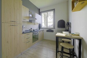 Fridge, microwave, oven, stovetop - Vrbo Property (Falaise)