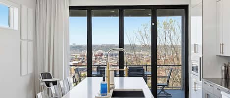 Ferienhaus, Mehrere Betten, Stadtblick (Luxury Mt. Adams Retreat) | Ausblick vom Zimmer