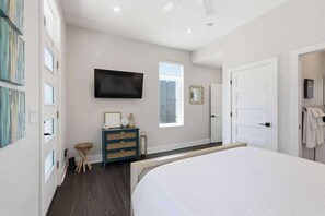 Huis, Meerdere bedden, uitzicht op de stad (Luxury Mt. Adams Retreat) | 4 slaapkamers, individueel gedecoreerd, individueel gemeubileerd