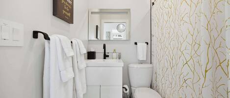 House, Multiple Beds, City View (Luxury Mt. Adams Retreat) | Bathroom | Towels