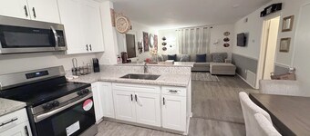 Cozy 2-bedroom house in tranquil Santee with AC. Very spacious, peaceful area.