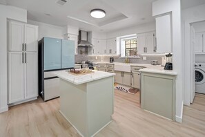Private kitchen - Paradiso in Frisco, A perfect home away from home in North, Dallas! (Frisco)