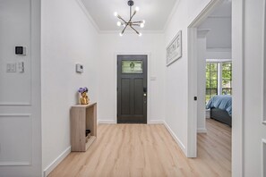 Iron/ironing board, internet, bed sheets - Paradiso in Frisco, A perfect home away from home in North, Dallas! (Frisco)