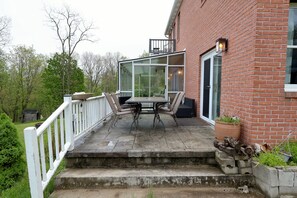 Outdoor dining - The Homestead at Anderson Ridge |Pool & Trails (Schellsburg)