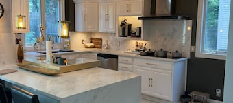 Spacious 5-bedroom house in Dedham MA Soccer field 4x4, +outdoor living