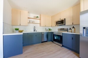 Private kitchen - Modern 3Bed 2Bath house with AC in San Jose (San Jose)