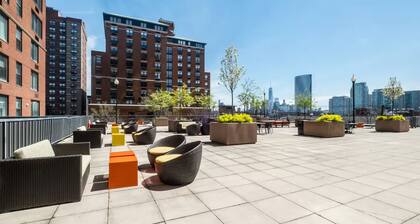 Bright 2BR/2BA Hoboken Stay, 7 Min to PATH, Gym and Sun Deck