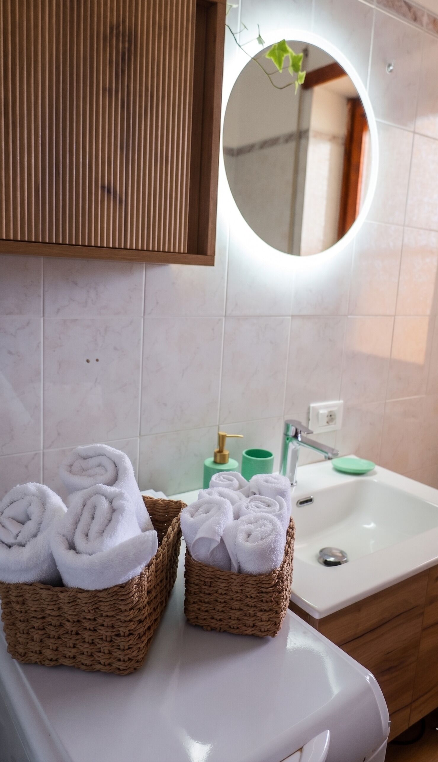 Asciugacapelli, bidet, asciugamani, sapone