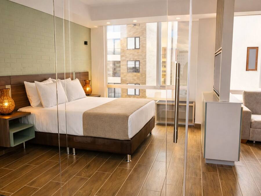 Apartamento estándar, vistas a la ciudad | Espacio para trabajar con un portátil, wifi gratis, ropa de cama