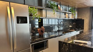 Apartemen Comfort | Dapur pribadi | Meja makan