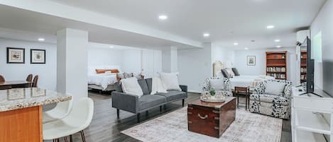 Apartment, Private Bathroom (Cavalier Cocoon) | Interior