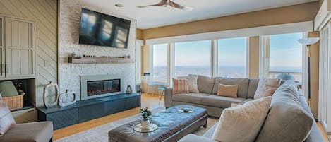Condo, Private Bathroom (Firefly on The Ridge) | Lounge