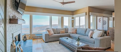 Condo, Private Bathroom (Firefly on The Ridge) | Lounge