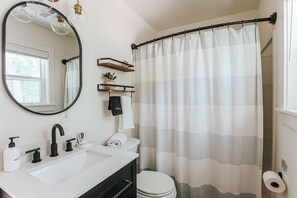 House, Private Bathroom (Fox Hill) | Bathroom - Fox Hill (Afton)
