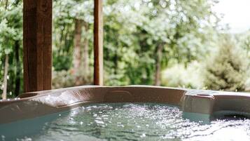 House, Private Bathroom (Fox Hill) | Outdoor spa tub