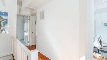 House, Private Bathroom (Green on New) | Interior