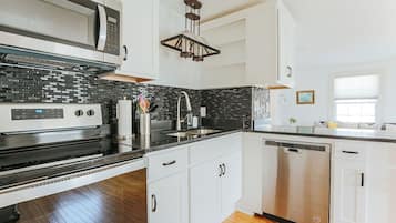 House, Private Bathroom (Green on New) | Interior