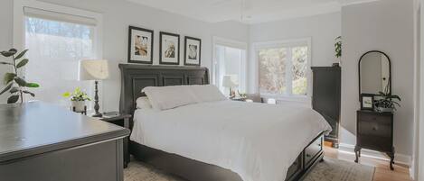 House, Private Bathroom (Hardwood Hall)