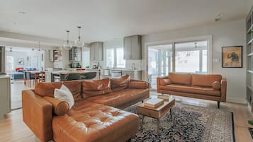 House, Private Bathroom (Hardwood Hall) | Lounge