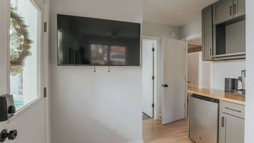 Hus - privat badeværelse (Hardwood Hall) | 4 soveværelser