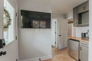 House, Private Bathroom (Hardwood Hall) | 4 bedrooms - Hardwood Hall (Charlottesville)