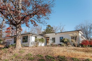 House, Private Bathroom (Hardwood Hall) | Exterior - Hardwood Hall (Charlottesville)