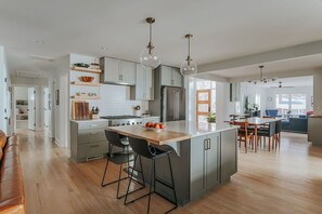 House, Private Bathroom (Hardwood Hall) | Shared kitchen | Spices, kitchen islands - Hardwood Hall (Charlottesville)