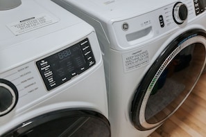 House, Private Bathroom (Hardwood Hall) | Laundry room - Hardwood Hall (Charlottesville)