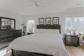 House, Private Bathroom (Hardwood Hall) | 4 bedrooms - Hardwood Hall (Charlottesville)